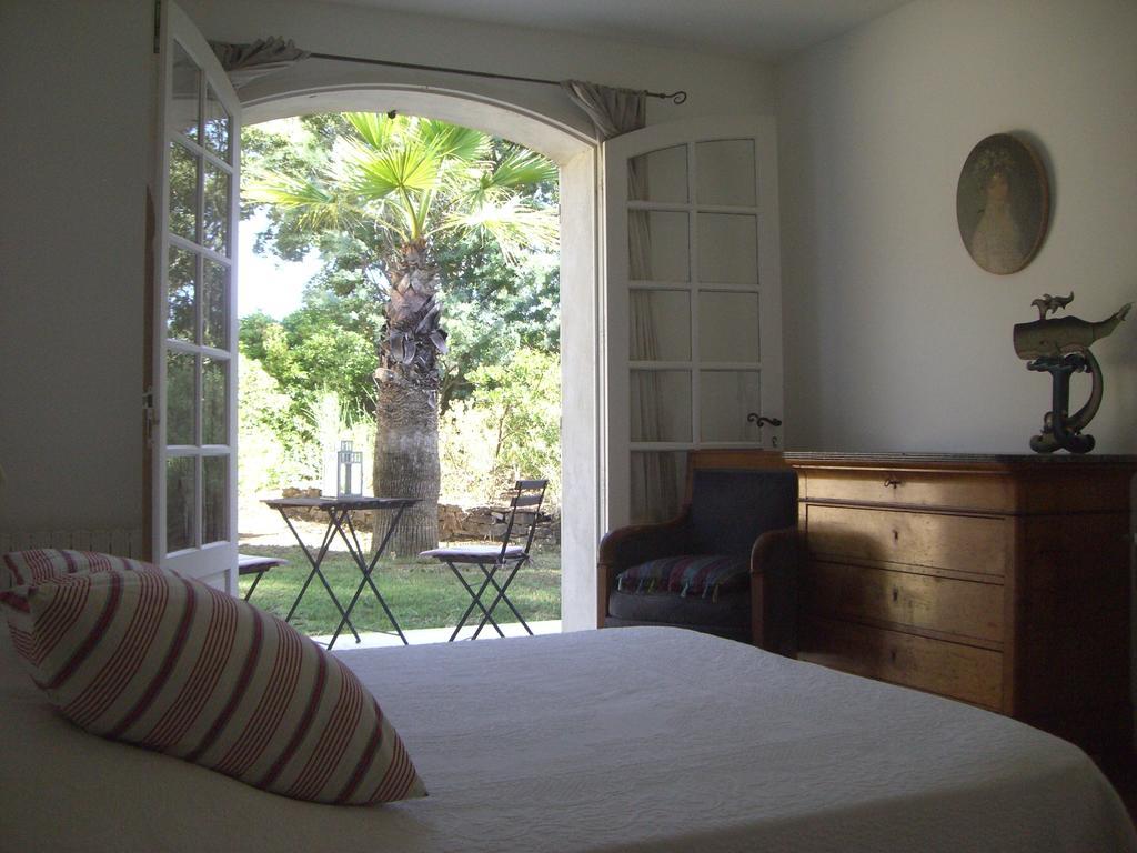 Bed and Breakfast Le Mas De Notre-Dame La Londe-les-Maures Pokoj fotografie